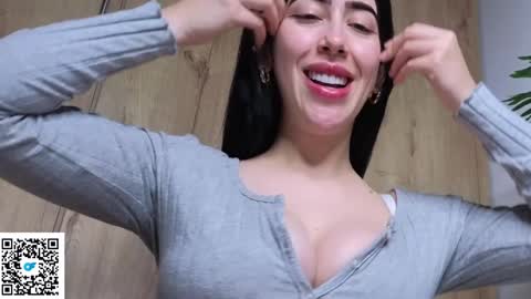 Snapshot of _gummies15 chatting on 12-12-24, 01:53 sara online show from 12-12-24, 01:53