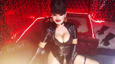 Snapshot of _hailyourqueenx chatting on 12-26-24, 04:58 GoDDess Chloe online show from 12-26-24, 04:58