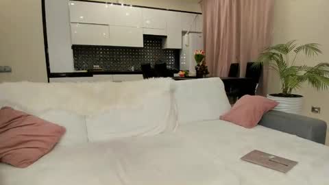 Snapshot of _heaven_ishere_ chatting on 01-18-25, 11:00 Julia online show from 01-18-25, 11:00