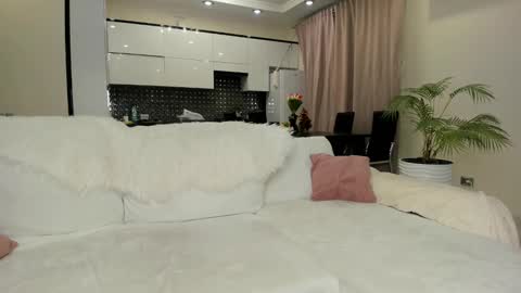 Snapshot of _heaven_ishere_ chatting on 01-29-25, 11:41 Julia online show from 01-29-25, 11:41