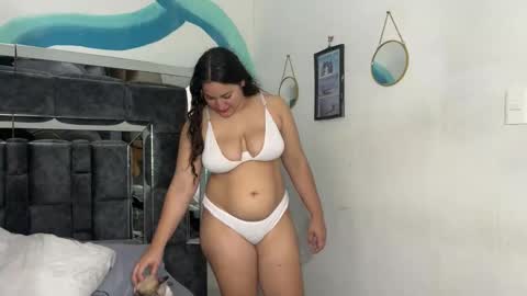 Snapshot of _hells_bells chatting on 11-26-25, 01:45 Sam and MIke online show from 11-26-25, 01:45