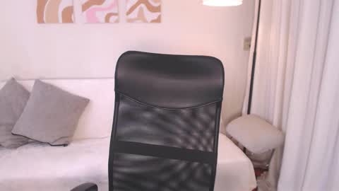 Snapshot of _heybee chatting on 03-11-26, 07:42 Bee. online show from 03-11-26, 07:42