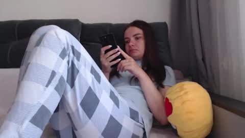 Snapshot of _hidden_frommymoom_ chatting on 05-27-26, 08:00 Criss4u online show from 05-27-26, 08:00