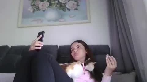 Snapshot of _hidden_frommymoom_ chatting on 05-31-26, 03:41 Criss4u online show from 05-31-26, 03:41
