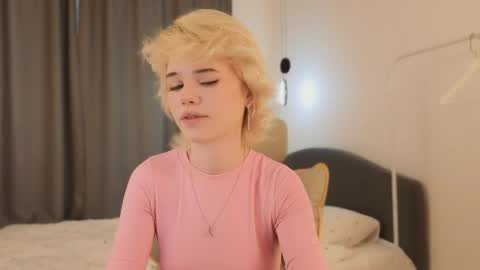 Snapshot of _honnyland chatting on 05-31-26, 12:23 Alisha online show from 05-31-26, 12:23
