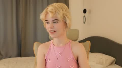 Snapshot of _honnyland chatting on 06-10-26, 01:32 Alisha online show from 06-10-26, 01:32