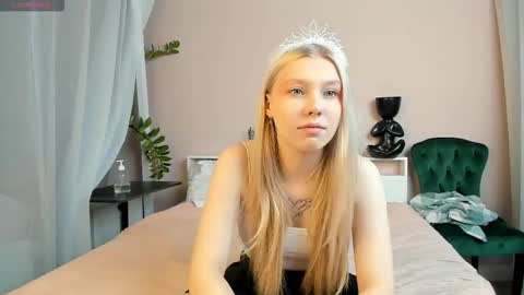 Snapshot of _innocent_soul_ chatting on 11-11-25, 06:57 Daisy online show from 11-11-25, 06:57