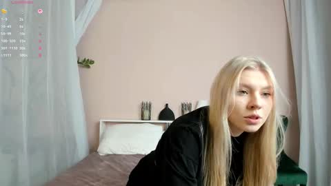 Snapshot of _innocent_soul_ chatting on 11-21-25, 07:51 Daisy online show from 11-21-25, 07:51