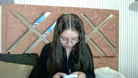 Isa online show from 05-19-26, 12:33