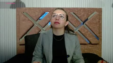 Snapshot of _isaabellaa chatting on 06-18-26, 11:14 Isa online show from 06-18-26, 11:14