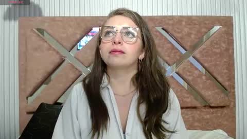 Snapshot of _isaabellaa chatting on 06-28-26, 05:41 Isa online show from 06-28-26, 05:41