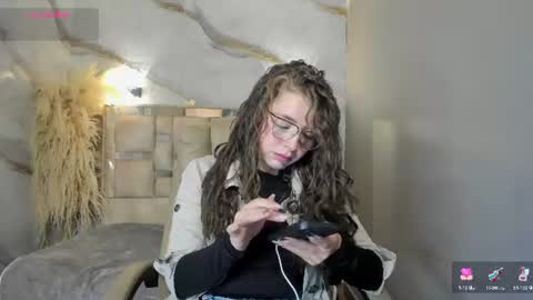 Snapshot of _isaabellaa chatting on 07-10-26, 01:36 Isa online show from 07-10-26, 01:36