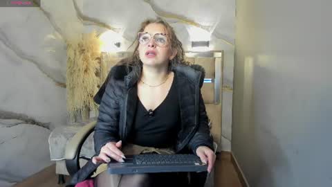 Snapshot of _isaabellaa chatting on 07-13-26, 01:47 Isa online show from 07-13-26, 01:47