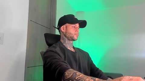 Snapshot of _jamesleandros chatting on 05-09-26, 03:56 jeison online show from 05-09-26, 03:56
