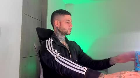 Snapshot of _jamesleandros chatting on 05-10-26, 03:17 jeison online show from 05-10-26, 03:17