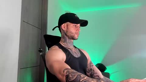 Snapshot of _jamesleandros chatting on 05-25-26, 02:39 jeison online show from 05-25-26, 02:39