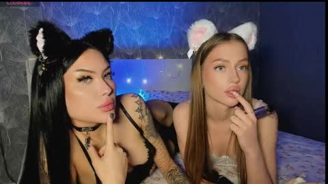 Snapshot of _jesslei_ chatting on 04-19-26, 01:43 Jess blond and Leila brunette online show from 04-19-26, 01:43