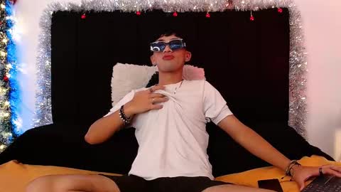 Snapshot of _johan_smith chatting on 12-15-25, 11:14 Johan online show from 12-15-25, 11:14