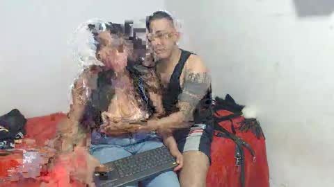 Snapshot of _juegolatino chatting on 02-10-26, 03:10 Cristal Damian online show from 02-10-26, 03:10