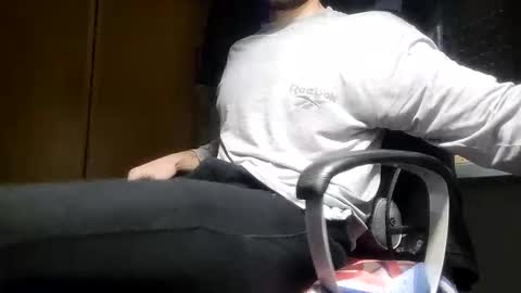 Snapshot of _julian_69 chatting on 01-27-25, 10:38 Jonnhy online show from 01-27-25, 10:38