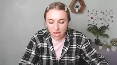 Jolia online show from 09-26-25, 10:41