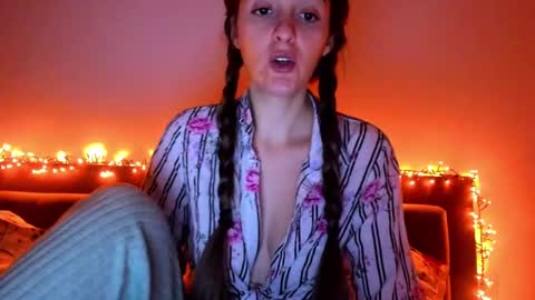 _just_a_simple_girl online show from 10-15-25, 11:32