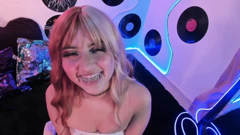 Snapshot of _karine01 chatting on 02-07-25, 08:11 _karine01 online show from 02-07-25, 08:11