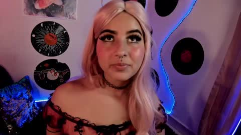 Snapshot of _karine01 chatting on 02-13-25, 08:06 _karine01 online show from 02-13-25, 08:06