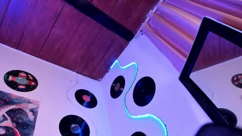 Snapshot of _karine01 chatting on 03-08-25, 07:49 _karine01 online show from 03-08-25, 07:49