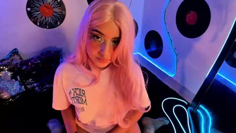 Snapshot of _karine01 chatting on 03-12-25, 06:40 _karine01 online show from 03-12-25, 06:40