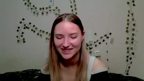 _kikiclark_ online show from 11-09-25, 04:16