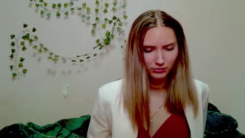 _kikiclark_ online show from 11-21-25, 10:30