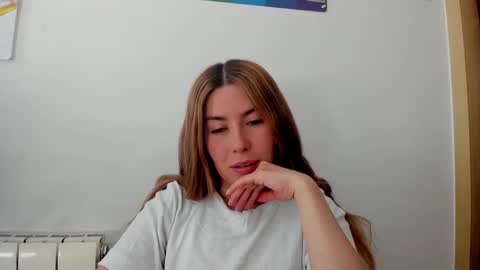 Snapshot of _kimikatt__ chatting on 02-26-25, 02:36 Kendall online show from 02-26-25, 02:36