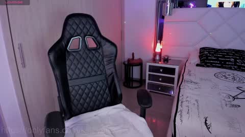 A L E X A online show from 01-11-25, 12:12