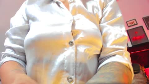 Snapshot of _kiramoon__ chatting on 01-18-25, 08:30 Kiraaaa 0 online show from 01-18-25, 08:30