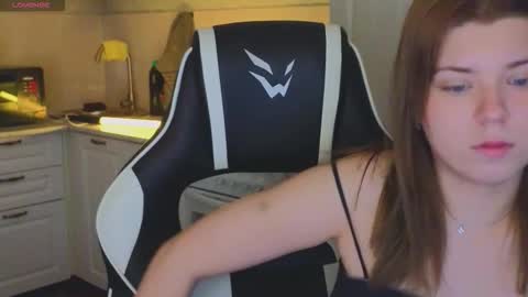 Molly   Emily online show from 11-18-25, 07:46