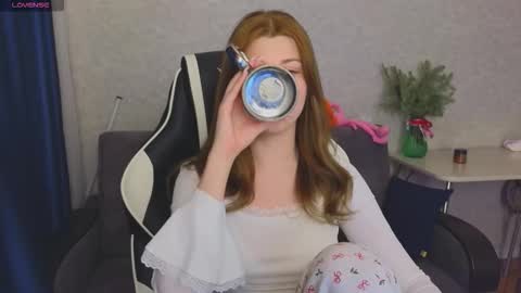 Snapshot of _kirieshka chatting on 12-19-25, 05:20 Molly Emily online show from 12-19-25, 05:20