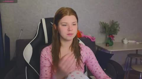 Snapshot of _kirieshka chatting on 12-21-25, 06:59 Molly Emily online show from 12-21-25, 06:59