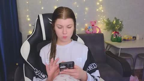 Snapshot of _kirieshka chatting on 01-05-26, 05:38 Molly Emily online show from 01-05-26, 05:38