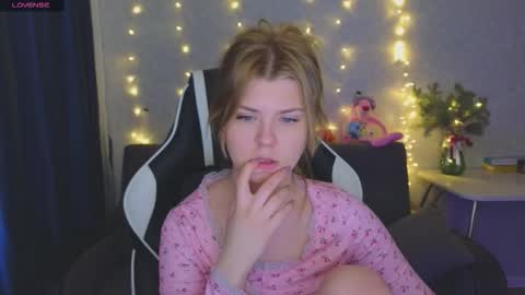 Snapshot of _kirieshka chatting on 02-04-26, 06:08 Molly Emily online show from 02-04-26, 06:08