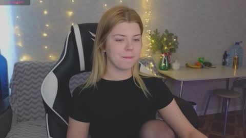 Snapshot of _kirieshka chatting on 02-27-26, 08:47 Molly Emily online show from 02-27-26, 08:47