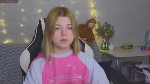 Snapshot of _kirieshka chatting on 02-28-26, 05:36 Molly Emily online show from 02-28-26, 05:36