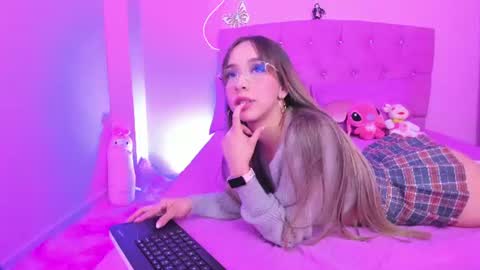 Snapshot of _kloejonnes_ chatting on 07-18-26, 10:24 Kloe Jonnes online show from 07-18-26, 10:24