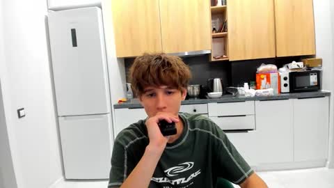 Snapshot of _kurt chatting on 09-11-25, 12:44 Kurt online show from 09-11-25, 12:44