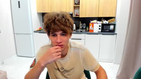 Snapshot of _kurt chatting on 09-17-25, 03:57 Kurt online show from 09-17-25, 03:57