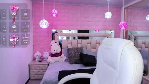 Snapshot of _laaura_ chatting on 05-20-26, 01:17 Laura online show from 05-20-26, 01:17