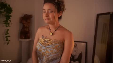 Snapshot of _lady_di chatting on 09-19-25, 04:03 Not on OF Some stuff for sale online show from 09-19-25, 04:03