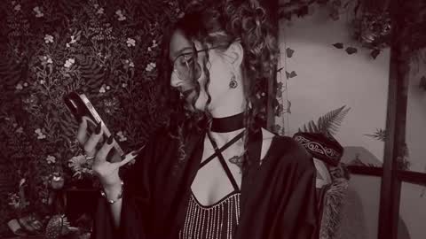 Lady Luna online show from 12-28-24, 12:04