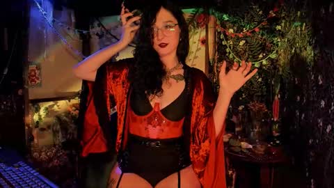 Lady Luna online show from 10-16-25, 11:17