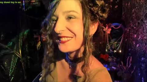 Snapshot of _lady_luna_ chatting on 04-26-26, 08:06 Lady Luna online show from 04-26-26, 08:06
